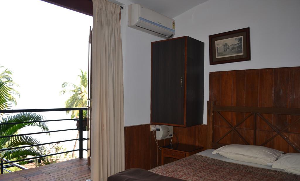 Casa Tropicana - Hotel & Homestays Панаджи Стая снимка